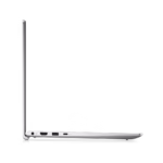 Vista lateral izquierda del portátil Dell Inspiron 3520 plateado cerrado, mostrando los puertos: conector de alimentación, HDMI, USB-A y USB-C.