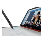 Portátil ThinkPad X1 Fold Gen 1 - Vista Lateral con inclinación leve y lapiz recortada
