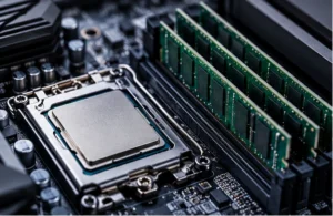 Procesador y módulos de memoria RAM instalados en una placa base de computador.